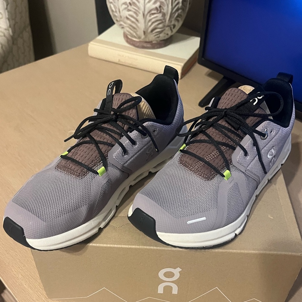 USED On Cloud // grade school size 6.5 // fits women’s size 7.5